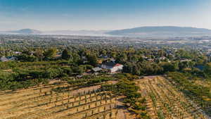 Aerial view of property's location featuring a mountain backdrop