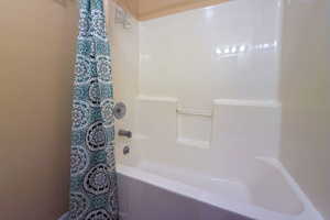 Bathroom featuring shower / tub combo with curtainhttps://www.utahrealestate.com/lip/photo/listno/2124608#