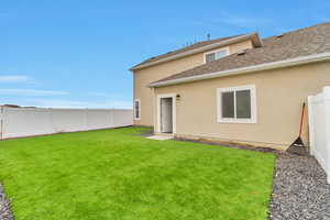 Fully fenced side yard