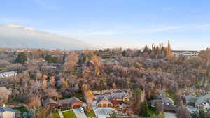 LOCATION LOCATION LOCATION & MOUNTAIN VIEWS!