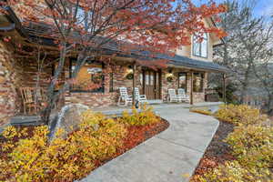 Welcoming Front Porch - Come Home for the Holidays!
