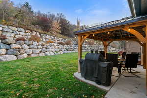 Gorgeous Rock Wall and Ultimate Privacy
