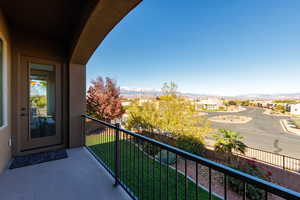 Balcony featuring a mountain viewe