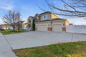 Traditional-style house with driveway and stucco siding