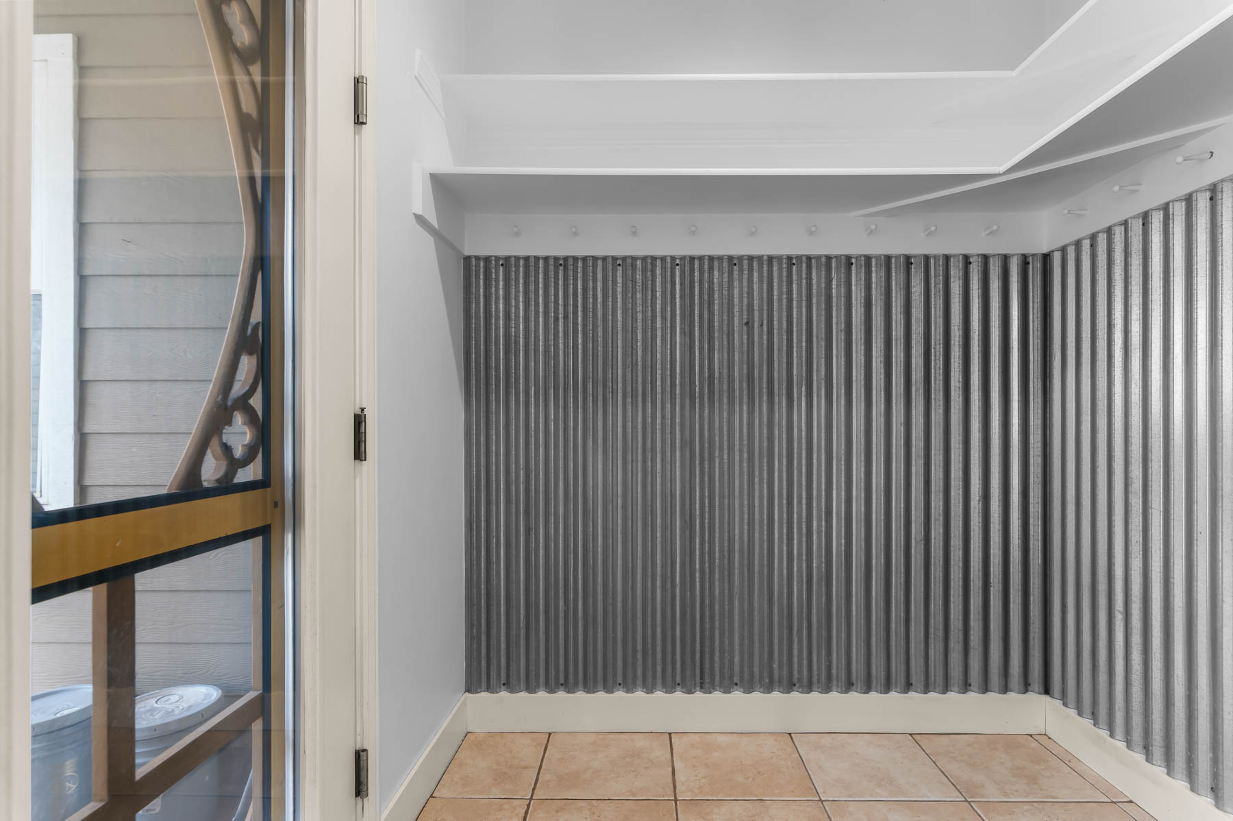 Detailed view of baseboards