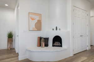 CHARMING GAS FIREPLACE