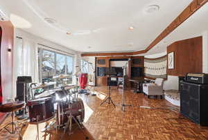 Recreation room with a wall mounted AC