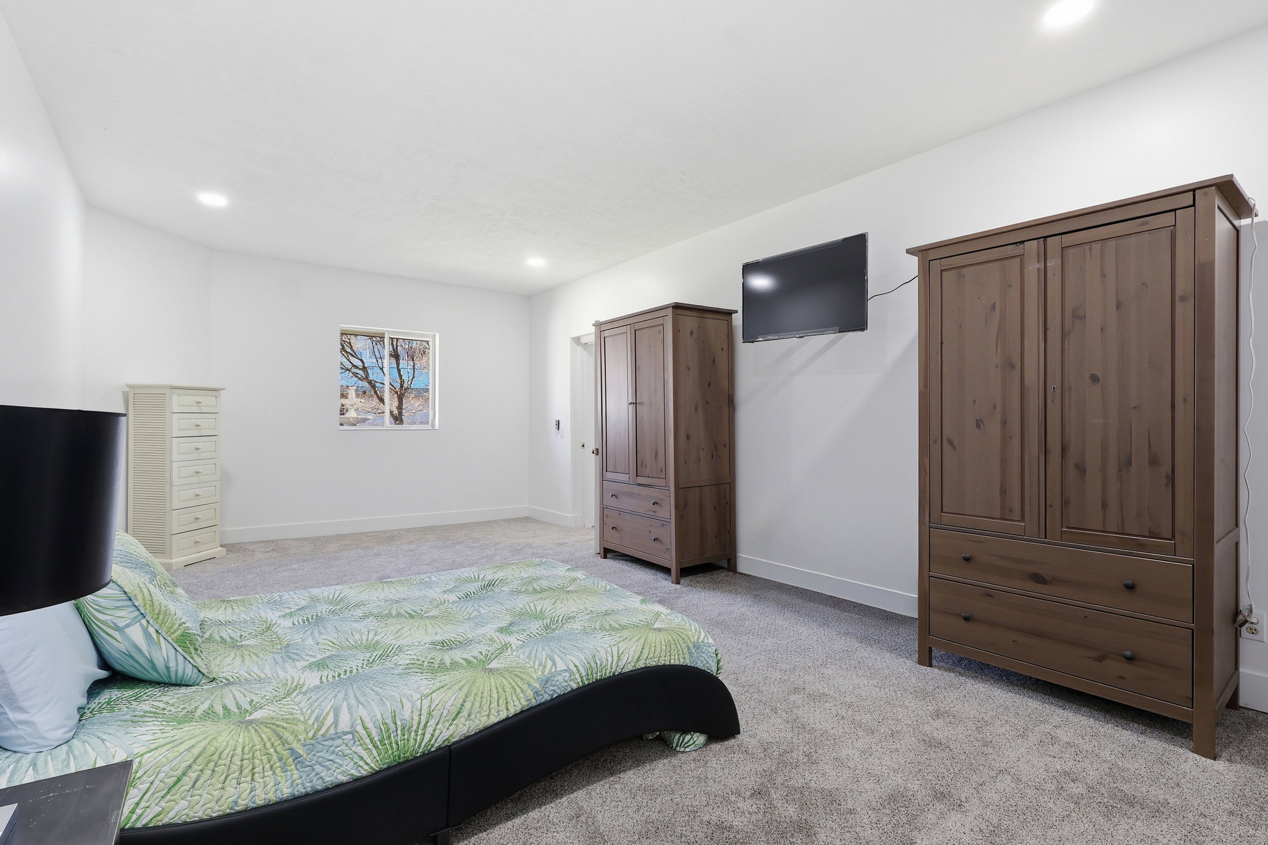 Bedroom with light colored carpet and recessed lighting