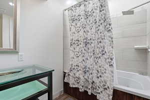 Full bath with shower / bath combo and vanity