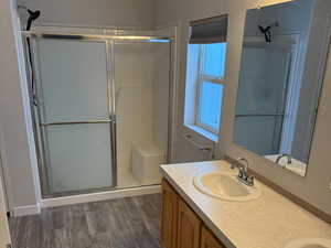 Spacious en suite bathroom featuring a double vanity and a walk-in shower.