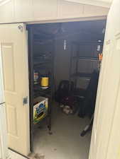 Shed, cement floor, lockable