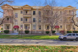 View of apartment building / complex