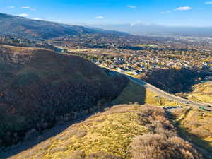 Aerial view of property's location featuring a mountain backdrop