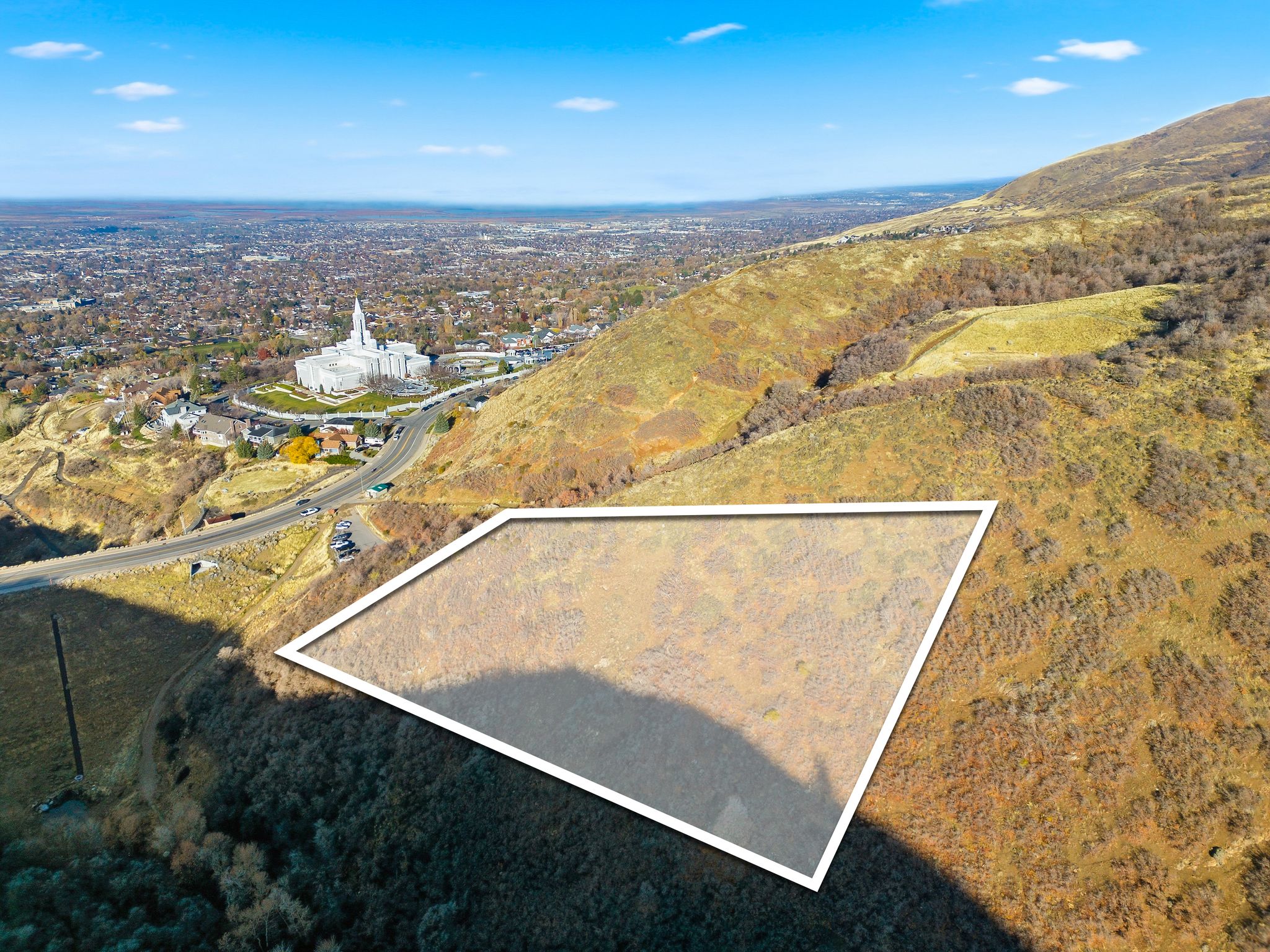 Aerial overview of property's location featuring property boundaries highlighted