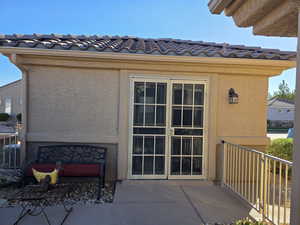 Casita featuring stucco siding and a tiled roof