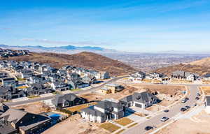 Beautiful views of the Salt Lake Valley paired with the convenience of being minutes from I-15 and downtown Draper.