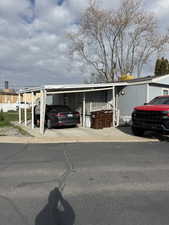 Manufactured / mobile home featuring a carport