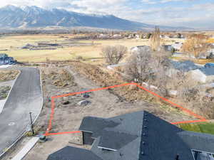 View of property location with a mountain backdrop and property boundaries highlighted