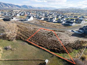 Aerial view of residential area featuring property parcel outlined and mountains