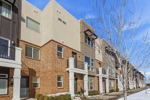 View of apartment building / complex