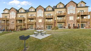 Surrounding community featuring a lawn