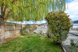 View of yard featuring a mountain view