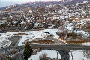 Snowy aerial view featuring a mountain view