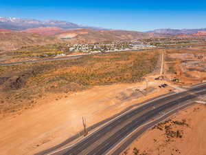 Aerial view of property's location featuring a mountainous background and a desert landscape