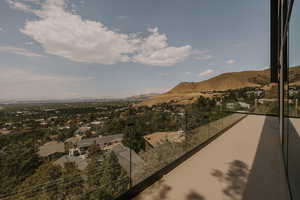 Balcony featuring a mountain view