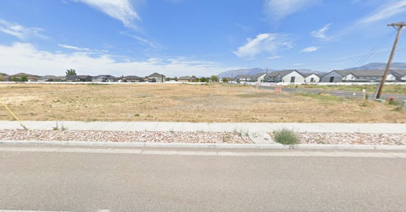 View of yard with a residential view