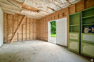 Oversized 1-car garage (detached)