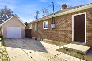 Oversized 1-car garage (detached)