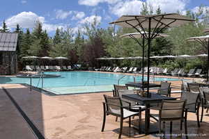 19_Village Clubhouse Family Pool_Promontory
