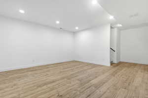 Empty room featuring a recessed lighting