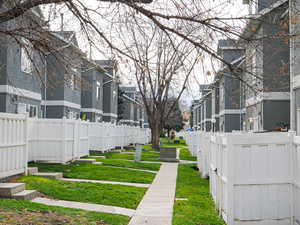 View of property's community featuring a residential view