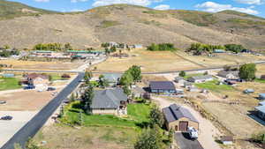 Aerial view of property's location featuring mountains