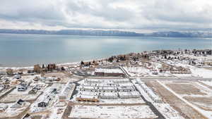 Bird's eye view of a water and mountain view