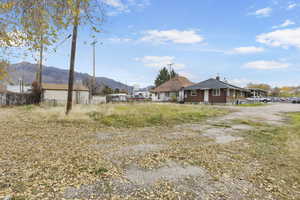 View of yard featuring a mountain view