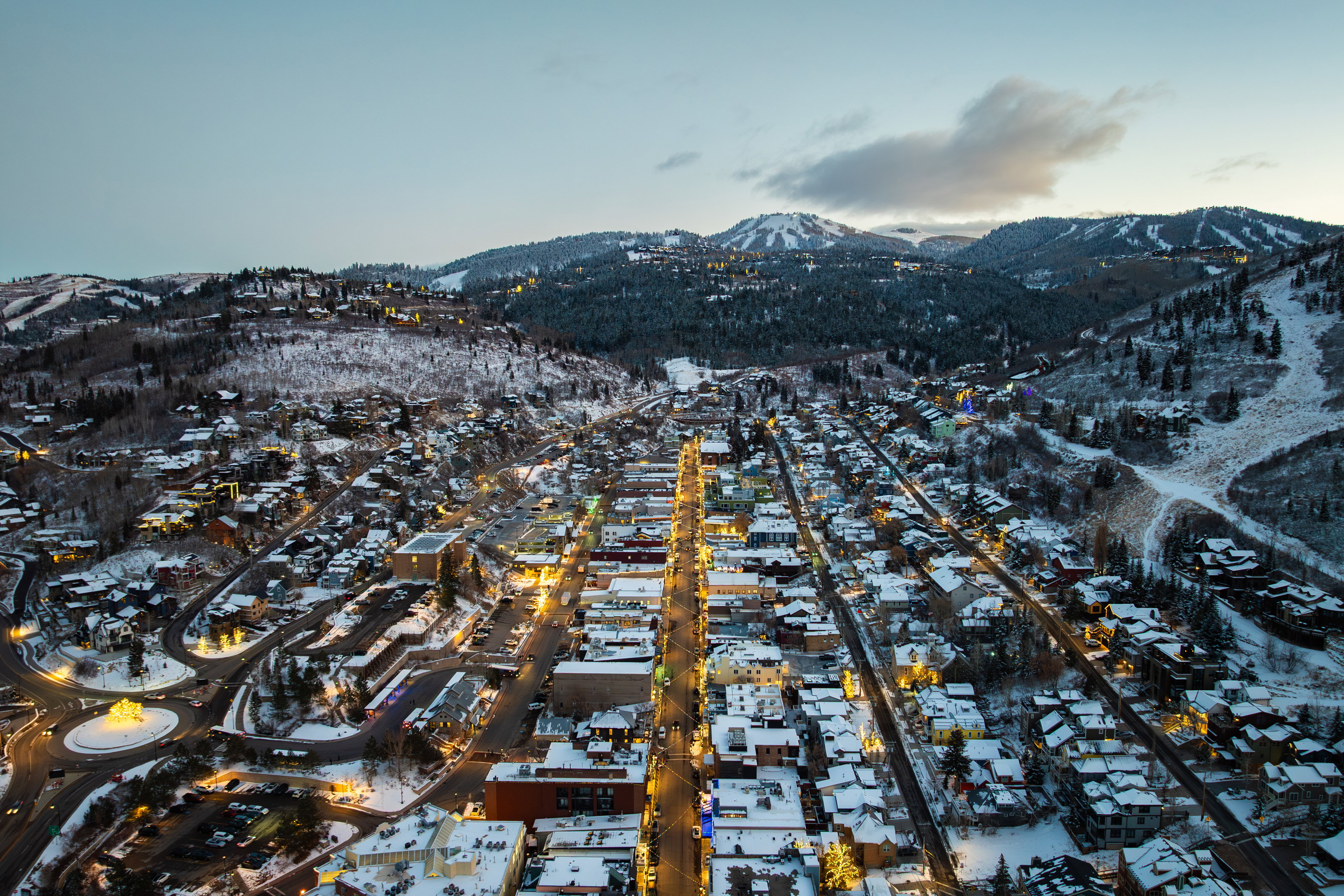 Snowy aerial view featuring a mountain view