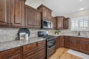 Gas stove and built-in range hood ventilation.