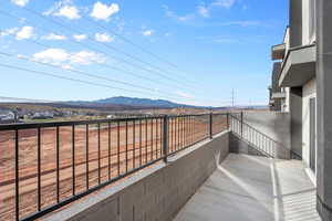 Balcony featuring a mountain view