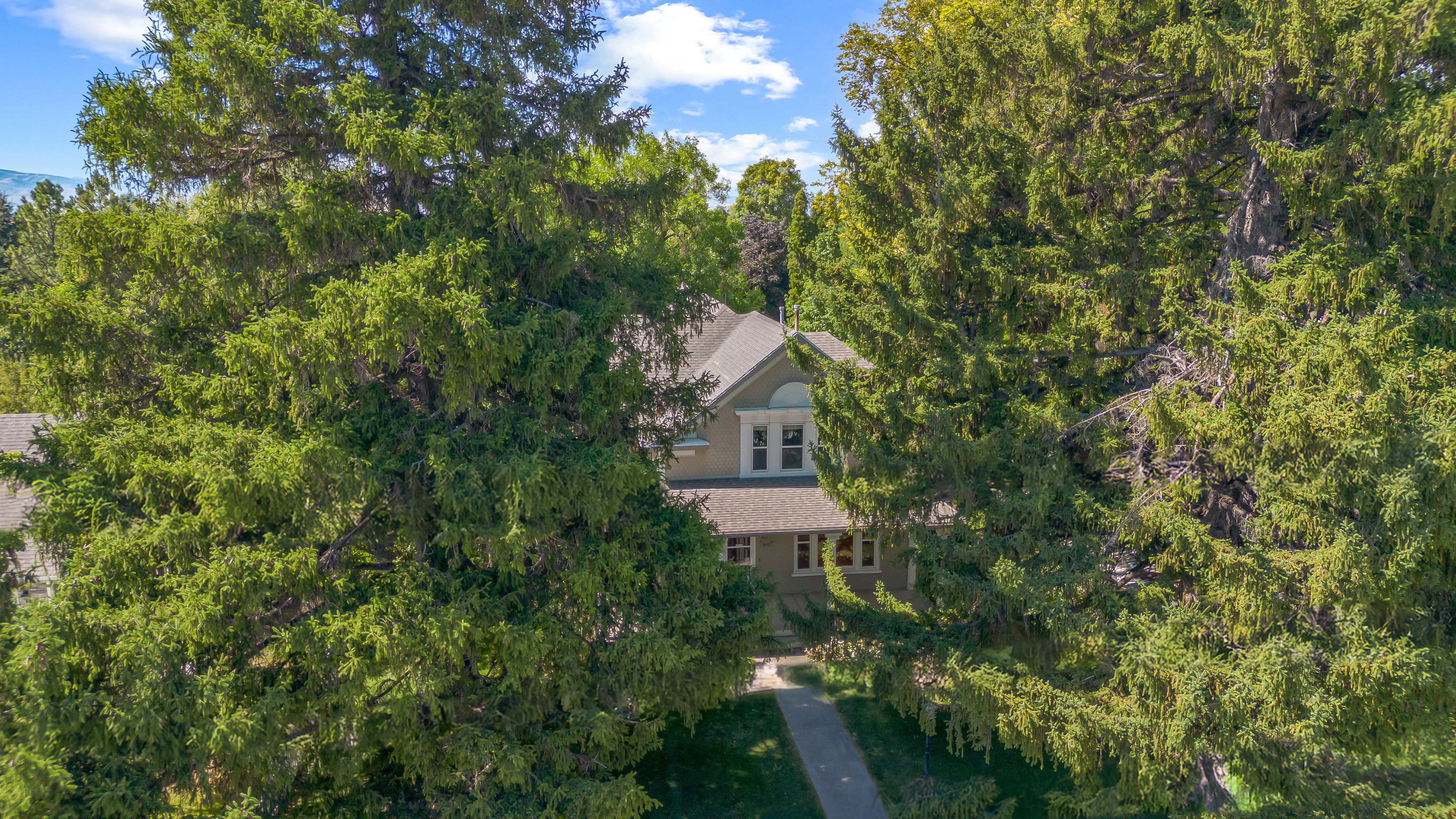 Aerial view of property and surrounding area