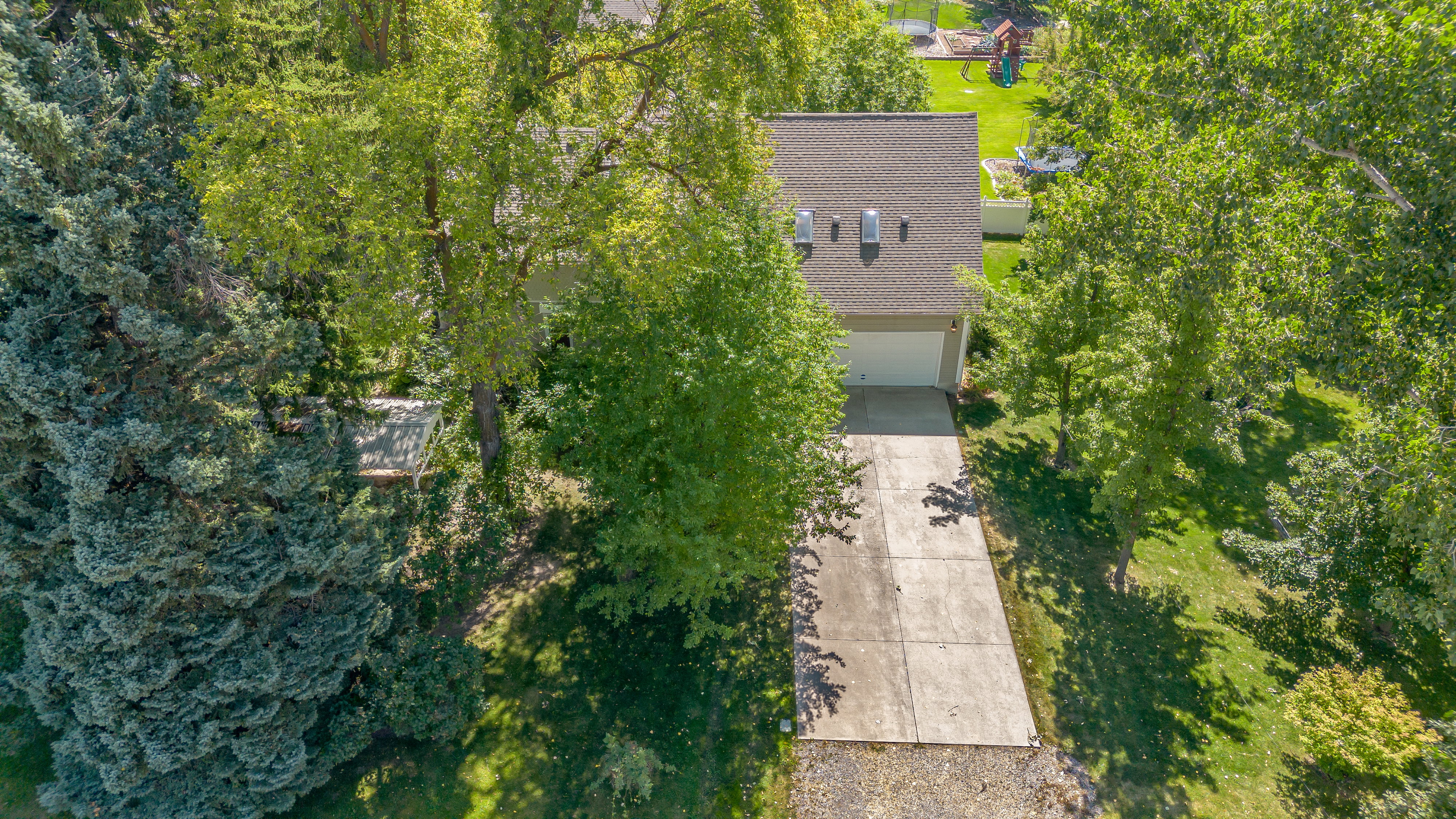 Aerial view of property and surrounding area