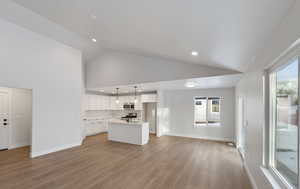 Vacant picture of kitchen/dining area