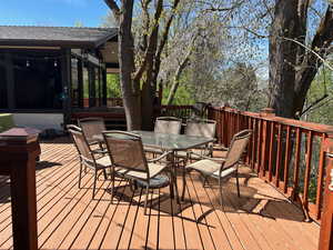 Deck with outdoor dining space