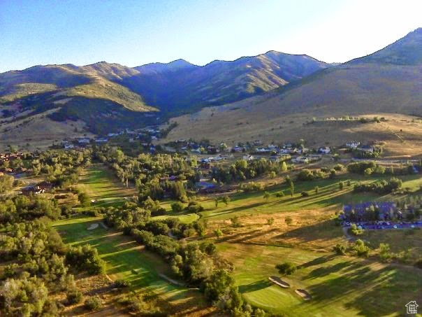 ten minutes from world class golf