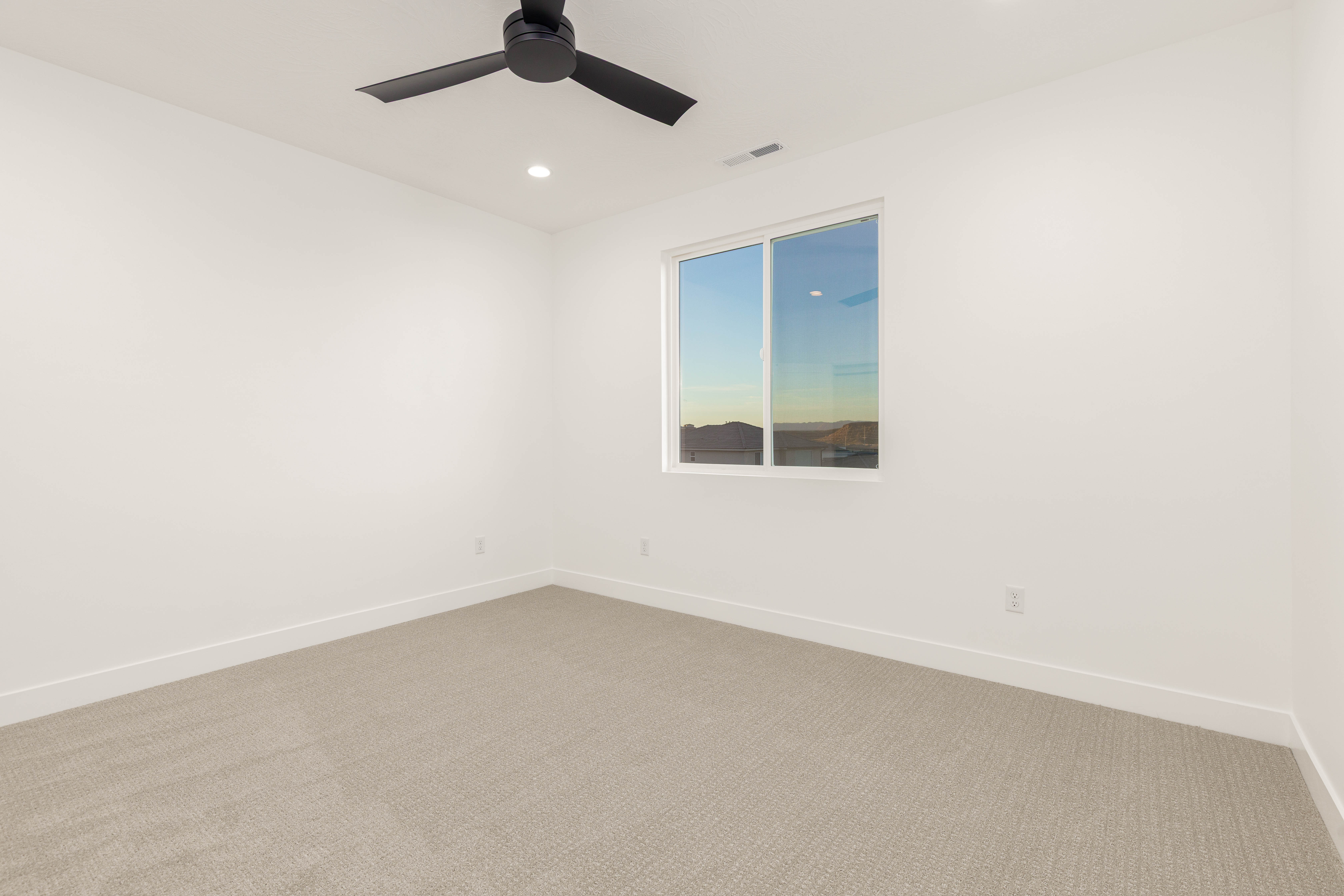 Spare room with carpet, recessed lighting, and ceiling fan
