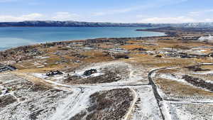 Bird's eye view of a mountainous background
