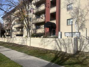 View of apartment building / complex