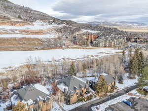 Aerial view of proximity to golf course and Frostwood Gondola